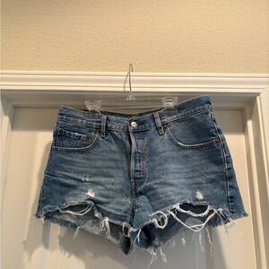 Distressed 2 Inch Inseam Levi’s 501 Jean Short
